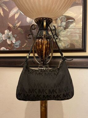Michael Michael Kors please check all picture of condition